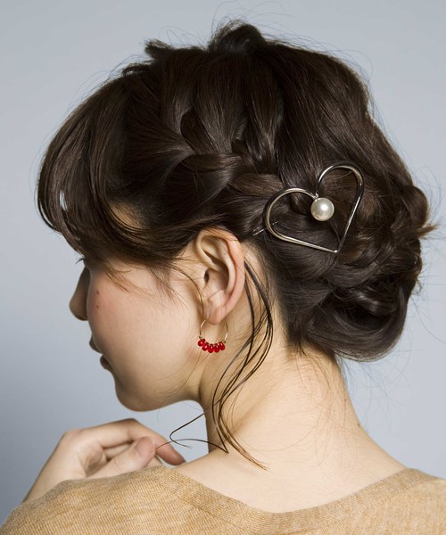 PLAIN CLOTHING（プレーンクロージング）の「パールハートクリップ【PLAIN CLOTHING】（バレッタ/ヘアクリップ・レディース・ゴールド/シルバー・FREE）」の2枚目の写真