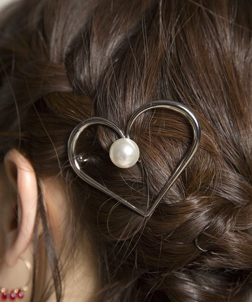 PLAIN CLOTHING（プレーンクロージング）の「パールハートクリップ【PLAIN CLOTHING】（バレッタ/ヘアクリップ・レディース・ゴールド/シルバー・FREE）」の8枚目の写真