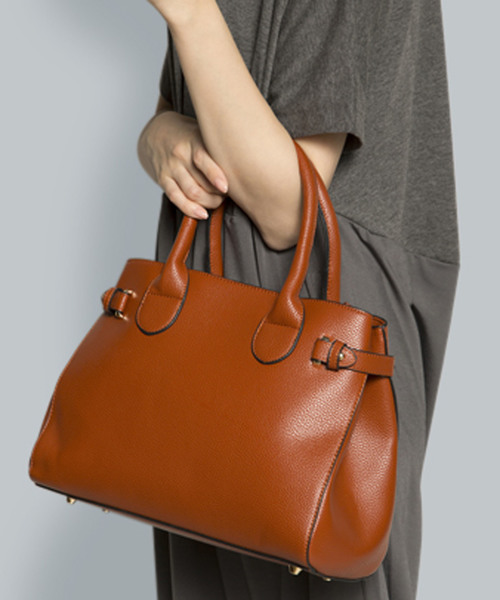 PLAIN CLOTHING（プレーンクロージング）の「スクエアハンドバッグ【PLAIN CLOTHING】（ショルダーバッグ・レディース・カーキ/ブラック/ベージュ/ネイビー/レッド/キャメル/グレー・FREE）」の6枚目の写真