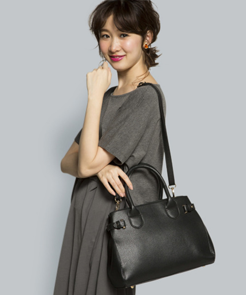 PLAIN CLOTHING（プレーンクロージング）の「スクエアハンドバッグ【PLAIN CLOTHING】（ショルダーバッグ・レディース・カーキ/ブラック/ベージュ/ネイビー/レッド/キャメル/グレー・FREE）」の2枚目の写真