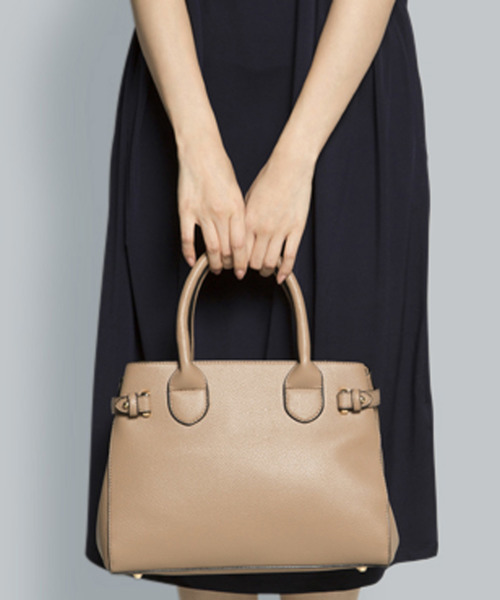 PLAIN CLOTHING（プレーンクロージング）の「スクエアハンドバッグ【PLAIN CLOTHING】（ショルダーバッグ・レディース・カーキ/ブラック/ベージュ/ネイビー/レッド/キャメル/グレー・FREE）」の22枚目の写真