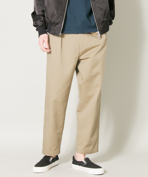 URBAN RESEARCH(アーバンリサーチ)の「UR T/Cツイル ワンタックワイドパンツ(その他パンツ・メンズ・ベージュ/カーキ/ブラック・LARGE/MEDIUM)」の1枚目の写真