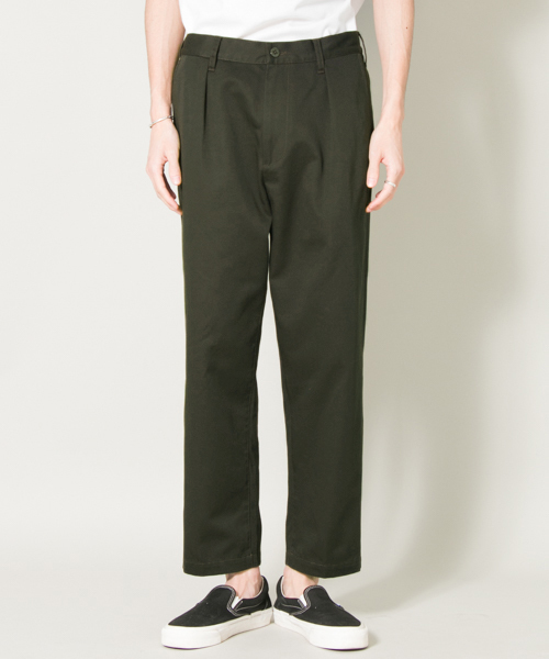 URBAN RESEARCH(アーバンリサーチ)の「UR T/Cツイル ワンタックワイドパンツ(その他パンツ・メンズ・ベージュ/カーキ/ブラック・LARGE/MEDIUM)」の4枚目の写真
