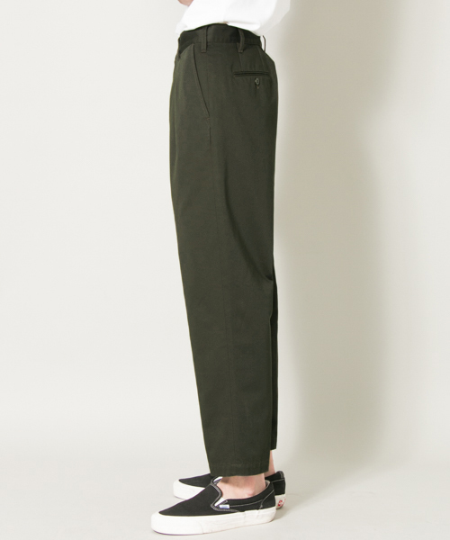 URBAN RESEARCH(アーバンリサーチ)の「UR T/Cツイル ワンタックワイドパンツ(その他パンツ・メンズ・ベージュ/カーキ/ブラック・LARGE/MEDIUM)」の5枚目の写真