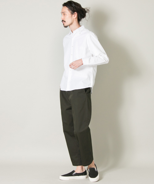 URBAN RESEARCH(アーバンリサーチ)の「UR T/Cツイル ワンタックワイドパンツ(その他パンツ・メンズ・ベージュ/カーキ/ブラック・LARGE/MEDIUM)」の15枚目の写真