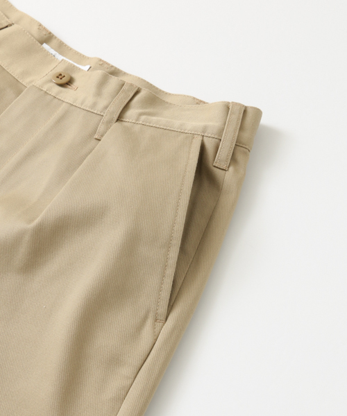 URBAN RESEARCH(アーバンリサーチ)の「UR T/Cツイル ワンタックワイドパンツ(その他パンツ・メンズ・ベージュ/カーキ/ブラック・LARGE/MEDIUM)」の9枚目の写真