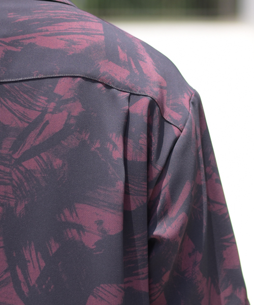 STUDIOUS(ステュディオス)の「シャドーリーフオーバーサイズオープンカラーシャツ(シャツ/ブラウス・メンズ・ワイン/ネイビー・1/2)」の9枚目の写真