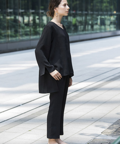 Emma Taylor（エマテイラー）の「マニッシュセットアップ（セットアップ・レディース・ブラック/グレイッシュベージュ・36/38）」の17枚目の写真