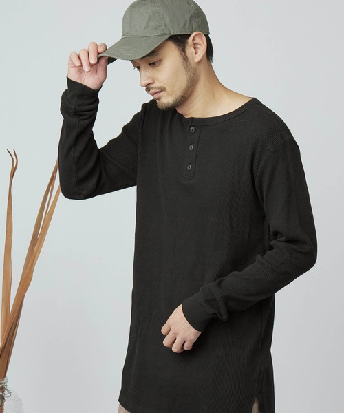 MONO-MART（モノマート）の「ワッフル編みオーバーロングカットソー/サイドスリットヘムライン(L/Sスリーブ)（Tシャツ/カットソー・メンズ・ブラウン系その他/ブラック系その他/グレー系その他/ベージュ系その他/ブラック/ホワイト系その他/グリーン系その他/バーガンディー/ベージュ/チャコール/レッド系その他/杢グレー/パープル/カーキ/ブラウン系その他2/ブルー系その他/アイボリー/グレー系その他2/ネイビー/パープル系その他/ブルーグリーン/イエロー系その他/ブルー系その他2/キャメル/スモークピンク/ピンク系その他/ブルー系その他3/ベージュ系その他3/レッド系その他3/グレー系その他4/ホワイト系その他3/ブラック系その他3/ピンク系その他3/グリーン系その他3/グレー系その他3/イエロー系その他3/パープル系その他3/ブルー系その他4/グレイッシュベージュ/ブラウン/ブラウン系その他3/ベージュ系その他2/ベージュ系その他4/グリーン系その他2/ブルー系その他5/ナチュラル/グリーン系その他4/ブルー系その他6・XL/M/L/FREE）」の6枚目の写真