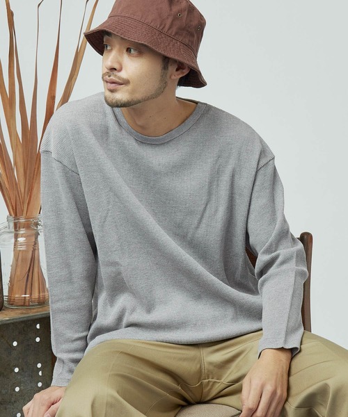 MONO-MART（モノマート）の「ワッフル編みオーバーロングカットソー/サイドスリットヘムライン(L/Sスリーブ)（Tシャツ/カットソー・メンズ・ブラウン系その他/ブラック系その他/グレー系その他/ベージュ系その他/ブラック/ホワイト系その他/グリーン系その他/バーガンディー/ベージュ/チャコール/レッド系その他/杢グレー/パープル/カーキ/ブラウン系その他2/ブルー系その他/アイボリー/グレー系その他2/ネイビー/パープル系その他/ブルーグリーン/イエロー系その他/ブルー系その他2/キャメル/スモークピンク/ピンク系その他/ブルー系その他3/ベージュ系その他3/レッド系その他3/グレー系その他4/ホワイト系その他3/ブラック系その他3/ピンク系その他3/グリーン系その他3/グレー系その他3/イエロー系その他3/パープル系その他3/ブルー系その他4/グレイッシュベージュ/ブラウン/ブラウン系その他3/ベージュ系その他2/ベージュ系その他4/グリーン系その他2/ブルー系その他5/ナチュラル/グリーン系その他4/ブルー系その他6・XL/M/L/FREE）」の12枚目の写真