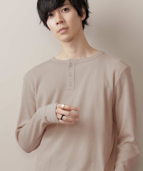 MONO-MART（モノマート）の「ワッフル編みオーバーロングカットソー/サイドスリットヘムライン(L/Sスリーブ)（Tシャツ/カットソー・メンズ・ブラウン系その他/ブラック系その他/グレー系その他/ベージュ系その他/ブラック/ホワイト系その他/グリーン系その他/バーガンディー/ベージュ/チャコール/レッド系その他/杢グレー/パープル/カーキ/ブラウン系その他2/ブルー系その他/アイボリー/グレー系その他2/ネイビー/パープル系その他/ブルーグリーン/イエロー系その他/ブルー系その他2/キャメル/スモークピンク/ピンク系その他/ブルー系その他3/ベージュ系その他3/レッド系その他3/グレー系その他4/ホワイト系その他3/ブラック系その他3/ピンク系その他3/グリーン系その他3/グレー系その他3/イエロー系その他3/パープル系その他3/ブルー系その他4/グレイッシュベージュ/ブラウン/ブラウン系その他3/ベージュ系その他2/ベージュ系その他4/グリーン系その他2/ブルー系その他5/ナチュラル/グリーン系その他4/ブルー系その他6・XL/M/L/FREE）」の21枚目の写真