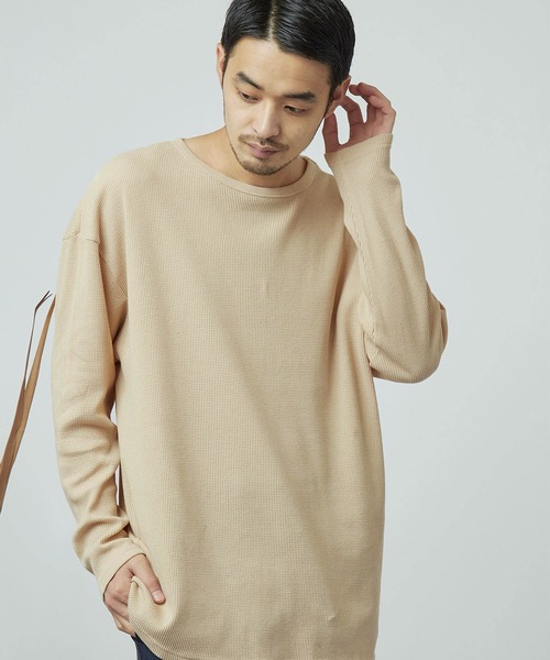 MONO-MART（モノマート）の「ワッフル編みオーバーロングカットソー/サイドスリットヘムライン(L/Sスリーブ)（Tシャツ/カットソー・メンズ・ブラウン系その他/ブラック系その他/グレー系その他/ベージュ系その他/ブラック/ホワイト系その他/グリーン系その他/バーガンディー/ベージュ/チャコール/レッド系その他/杢グレー/パープル/カーキ/ブラウン系その他2/ブルー系その他/アイボリー/グレー系その他2/ネイビー/パープル系その他/ブルーグリーン/イエロー系その他/ブルー系その他2/キャメル/スモークピンク/ピンク系その他/ブルー系その他3/ベージュ系その他3/レッド系その他3/グレー系その他4/ホワイト系その他3/ブラック系その他3/ピンク系その他3/グリーン系その他3/グレー系その他3/イエロー系その他3/パープル系その他3/ブルー系その他4/グレイッシュベージュ/ブラウン/ブラウン系その他3/ベージュ系その他2/ベージュ系その他4/グリーン系その他2/ブルー系その他5/ナチュラル/グリーン系その他4/ブルー系その他6・XL/M/L/FREE）」の22枚目の写真