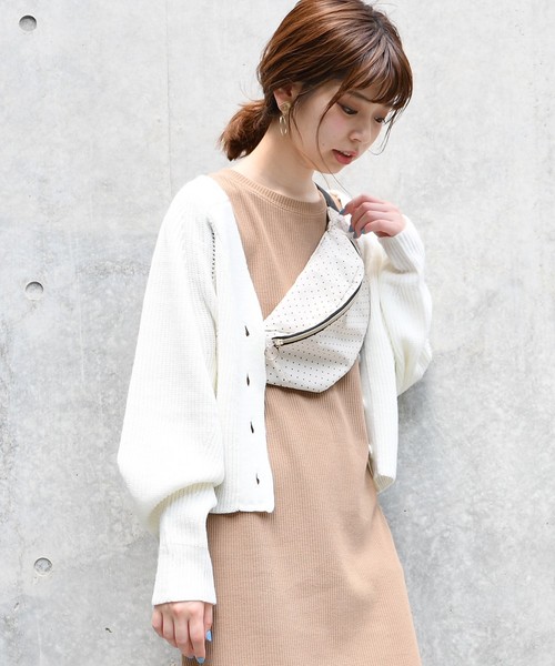 natural couture（ナチュラルクチュール）の「アイレット入りシンプルカーディガン（カーディガン/ボレロ・レディース・ブラック/パープル/ピンク/グリーン/アイボリー/キャメル・FREE）」の2枚目の写真