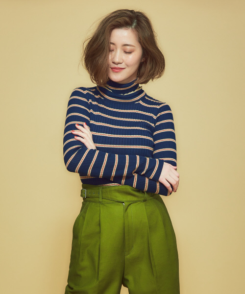 Abahouse Devinette（ドゥヴィネット）の「SUPER120sタートルハイゲージリブニット（ニット/セーター・レディース・ホワイト/ライトグレー/ブラック/ベージュ/ネイビー/ブルー/ブルー系その他・フリー）」の7枚目の写真
