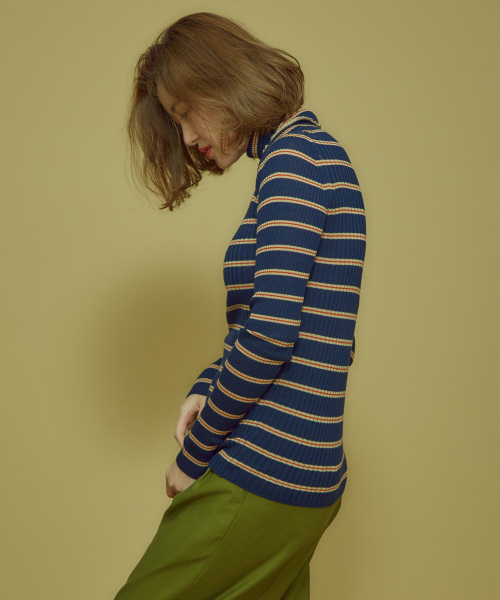 Abahouse Devinette（ドゥヴィネット）の「SUPER120sタートルハイゲージリブニット（ニット/セーター・レディース・ホワイト/ライトグレー/ブラック/ベージュ/ネイビー/ブルー/ブルー系その他・フリー）」の9枚目の写真