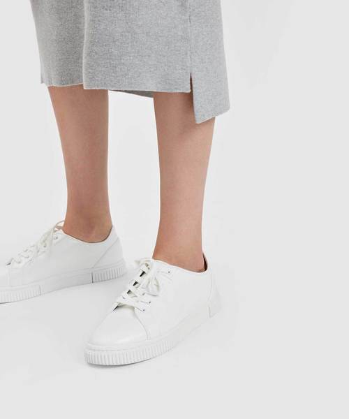 CHARLES & KEITH(チャールズ & キース)の「クラシックレースアップスニーカー / CLASSIC LACE UP SNEAKERS(スニーカー・レディース・ホワイト/ダークブルー・22.5cm/23cm/23.5cm/24.5cm/25cm/25.5cm)」の3枚目の写真