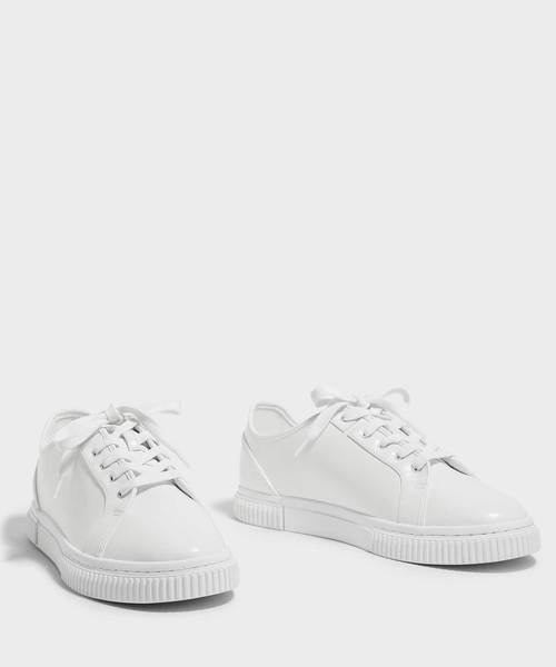 CHARLES & KEITH(チャールズ & キース)の「クラシックレースアップスニーカー / CLASSIC LACE UP SNEAKERS(スニーカー・レディース・ホワイト/ダークブルー・22.5cm/23cm/23.5cm/24.5cm/25cm/25.5cm)」の4枚目の写真