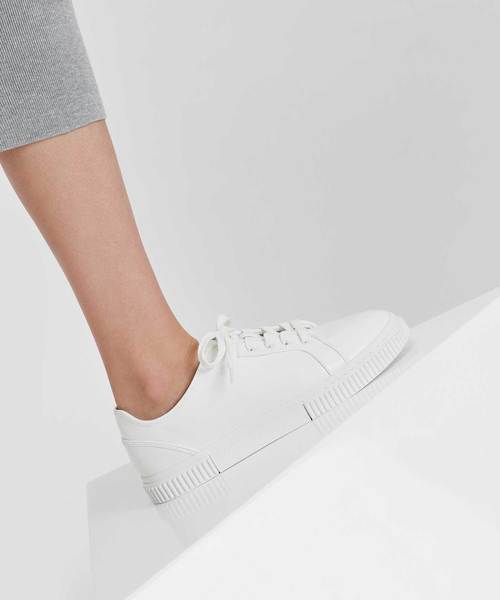 CHARLES & KEITH(チャールズ & キース)の「クラシックレースアップスニーカー / CLASSIC LACE UP SNEAKERS(スニーカー・レディース・ホワイト/ダークブルー・22.5cm/23cm/23.5cm/24.5cm/25cm/25.5cm)」の7枚目の写真