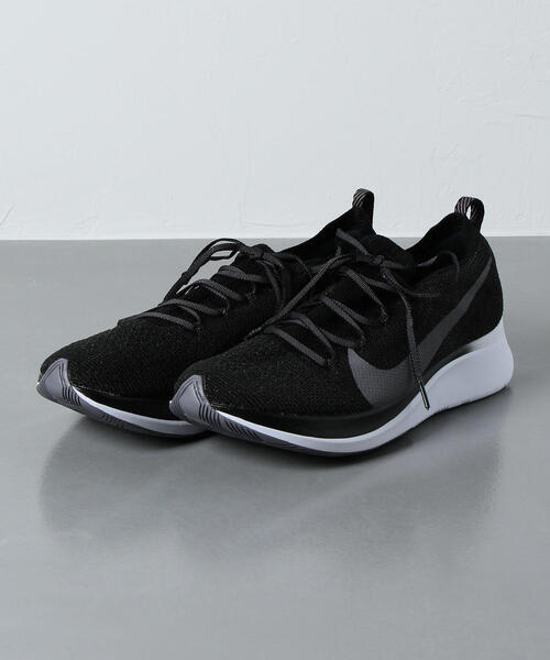 NIKE（ナイキ）の「＜NIKE（ナイキ）＞ ZOOM FRY KNIT（スニーカー・メンズ・ホワイト/ブラック・26.5cm/27cm/28cm/29cm/30cm/27.5cm/28.5cm）」の3枚目の写真