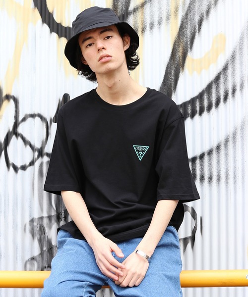 Guess（ゲス）の「GUESS/ゲス 胸ロゴ S/S Tee 半袖Tシャツ（Tシャツ