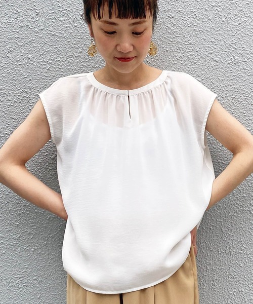 PICCIN(ピッチン)の「フレンチスリーブブラウス(シャツ/ブラウス・レディース・グリーン/グレイッシュベージュ/オフホワイト・M)」の3枚目の写真