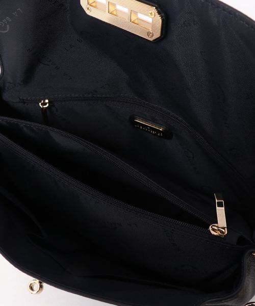 LA BAGAGERIE(ラバガジェリー)の「ひねり金具シュリンクレザーショルダー(ショルダーバッグ・レディース・ネイビー/レッド・FREE)」の4枚目の写真