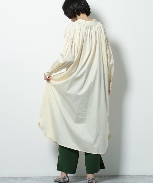 LAKOLE(ラコレ)の「2WAYソフトサテンギャザーワンピース / LAKOLE(シャツワンピース・レディース・ネイビー/カーキ/ボルドー/アイボリー・SMALL/MEDIUM)」の13枚目の写真