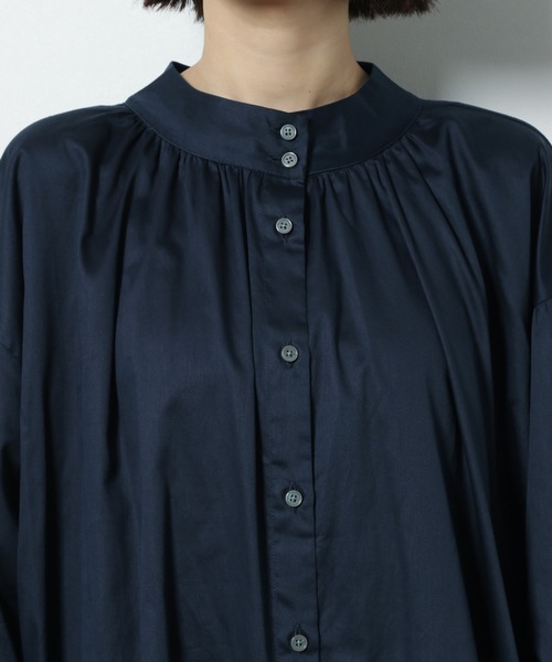 LAKOLE(ラコレ)の「2WAYソフトサテンギャザーワンピース / LAKOLE(シャツワンピース・レディース・ネイビー/カーキ/ボルドー/アイボリー・SMALL/MEDIUM)」の14枚目の写真