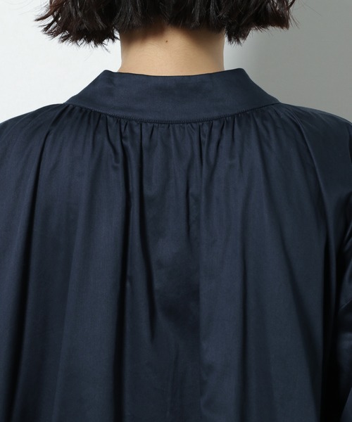 LAKOLE(ラコレ)の「2WAYソフトサテンギャザーワンピース / LAKOLE(シャツワンピース・レディース・ネイビー/カーキ/ボルドー/アイボリー・SMALL/MEDIUM)」の11枚目の写真