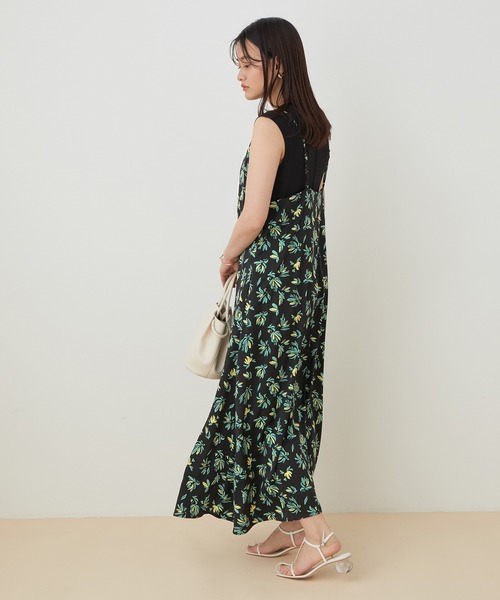 ADAM ET ROPE'(アダムエロペ)の「【アウトレット店舗・WEB限定】ボタニカルフラワープリントキャミワンピース(ワンピース・レディース・グリーン・FREE)」の13枚目の写真