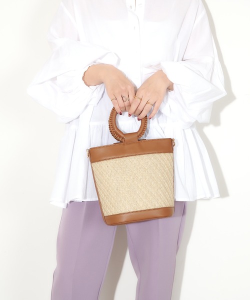 natural couture(ナチュラルクチュール)の「かがりハンドルバケツバッグ(ハンドバッグ・レディース・ブラック/ブラウン・FREE)」の1枚目の写真