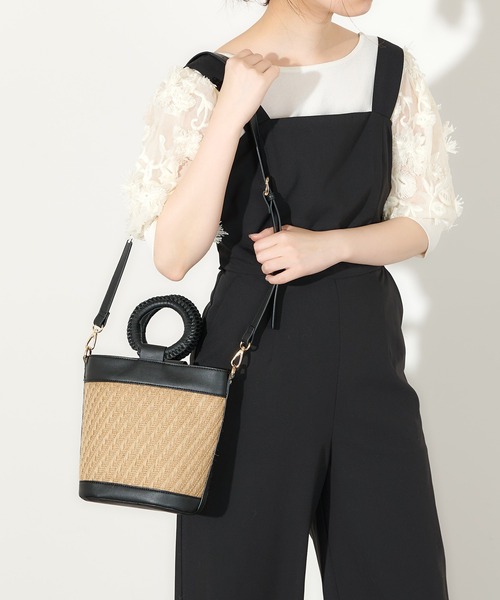 natural couture(ナチュラルクチュール)の「かがりハンドルバケツバッグ(ハンドバッグ・レディース・ブラック/ブラウン・FREE)」の2枚目の写真