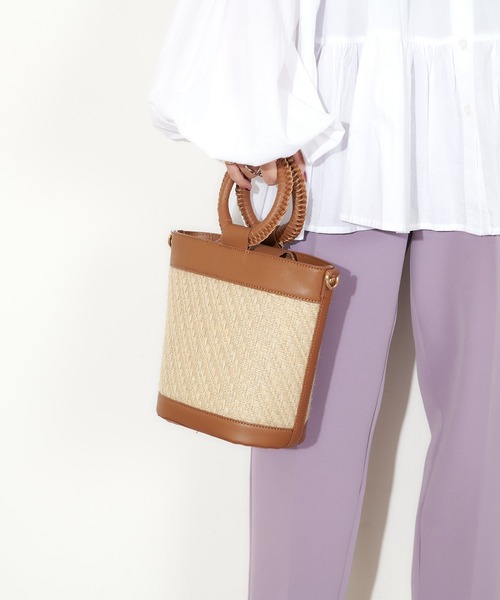 natural couture(ナチュラルクチュール)の「かがりハンドルバケツバッグ(ハンドバッグ・レディース・ブラック/ブラウン・FREE)」の8枚目の写真