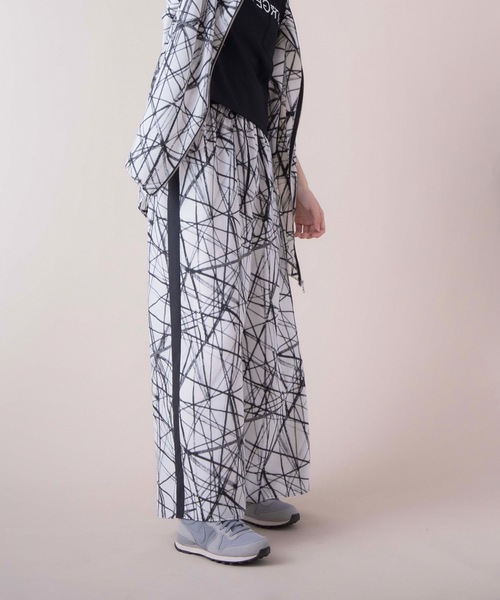 La SRIC（ラスリック）の「La SRIC / スラッシュ柄イージーパンツ 【セットアップ可】（その他パンツ・レディース・ブラック/オフホワイト・38）」の3枚目の写真