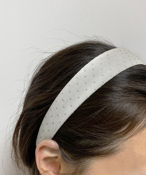 by muni:r(バイ ムニール)の「パステルカラードットポイントヘアバンド(カチューシャ・レディース・グレー/ピンク/アイボリー/ミント・ONE SIZE)」の3枚目の写真