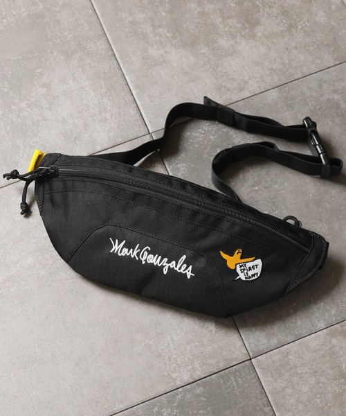 Mark Gonzales（マーク・ゴンザレス）の「【MARK GONZALES/マークゴンザレス】CORPUS TOKYO別注 ボディバッグ（ボディバッグ/ウエストポーチ・メンズ・ブラック×ホワイト/ブラック×レッド/ブラック×イエロー・FREE）」の2枚目の写真