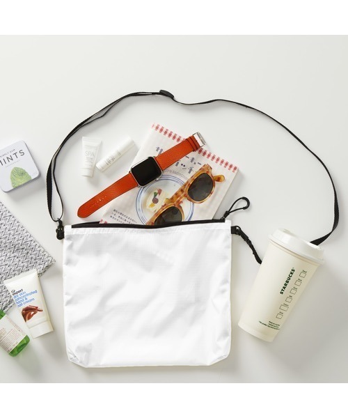 United Athle（ユナイテッドアスレ）の「United Athle/超軽量 ライトナイロン 2WAY サコッシュ（ショルダーバッグ・メンズ・ホワイト/ブラック・FREE）」の2枚目の写真