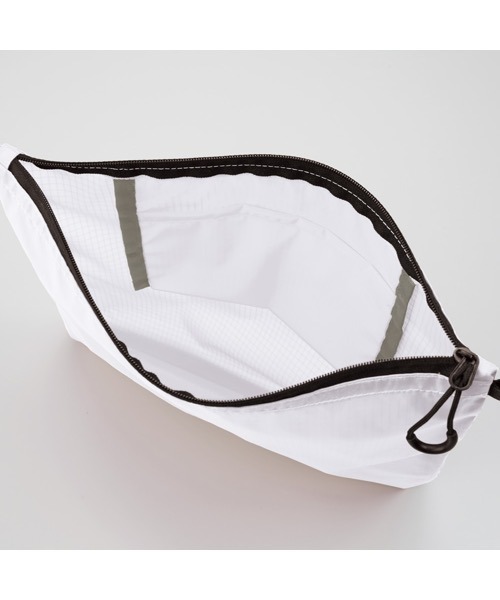 United Athle（ユナイテッドアスレ）の「United Athle/超軽量 ライトナイロン 2WAY サコッシュ（ショルダーバッグ・メンズ・ホワイト/ブラック・FREE）」の4枚目の写真