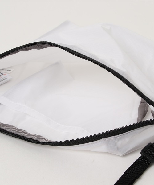 United Athle（ユナイテッドアスレ）の「United Athle/超軽量 ライトナイロン 2WAY サコッシュ（ショルダーバッグ・メンズ・ホワイト/ブラック・FREE）」の8枚目の写真