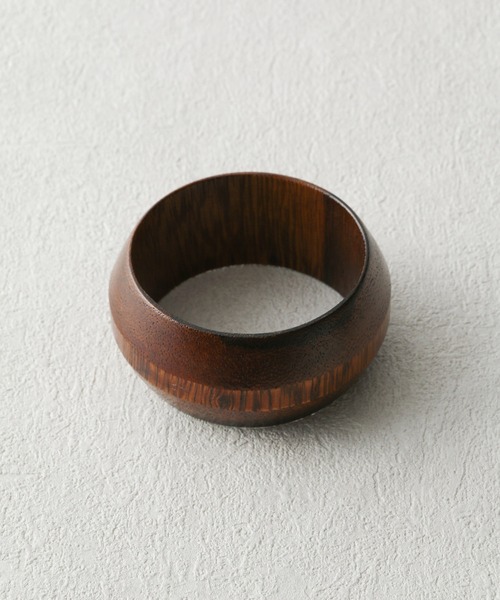 MADEMOISELLE ROPE'(マドモアゼル ロペ)の「ウッドビッグバングル(バングル/リストバンド・レディース・ダークブラウン・FREE)」の6枚目の写真