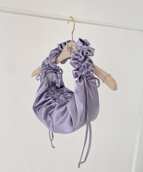 StyleSea（スタイルシー）の「シャーリングショルダーバッグ（ショルダーバッグ・レディース・ブラック/アイボリー/シルバー/ラベンダー・FREE）」の4枚目の写真