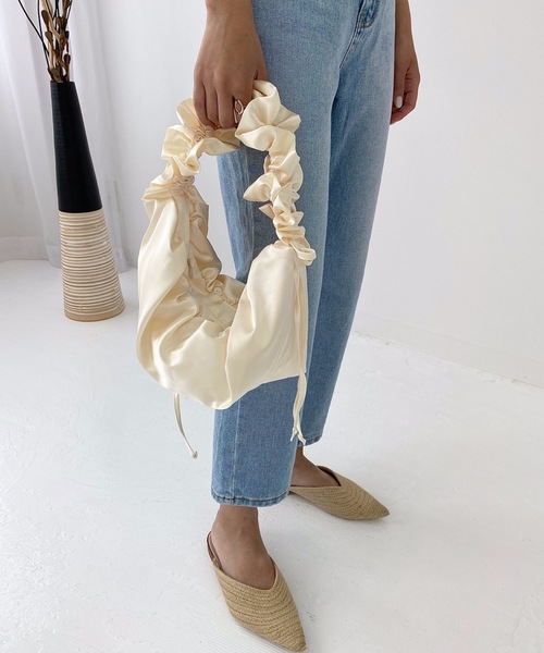 StyleSea（スタイルシー）の「シャーリングショルダーバッグ（ショルダーバッグ・レディース・ブラック/アイボリー/シルバー/ラベンダー・FREE）」の8枚目の写真