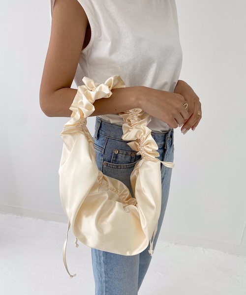 StyleSea（スタイルシー）の「シャーリングショルダーバッグ（ショルダーバッグ・レディース・ブラック/アイボリー/シルバー/ラベンダー・FREE）」の12枚目の写真