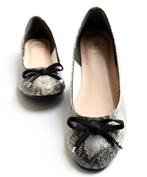 バレーシューズ