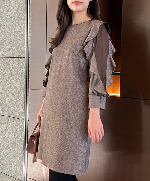 Apuweiser-riche（アプワイザーリッシェ）の「ラッフルスリーブミニ