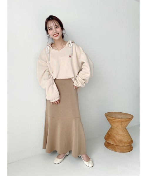 JUMELLE（ジュメロ）の「JMLロゴ刺繍フーディ（スウェット・レディース・ホワイト/ベージュ・FREE）」の4枚目の写真