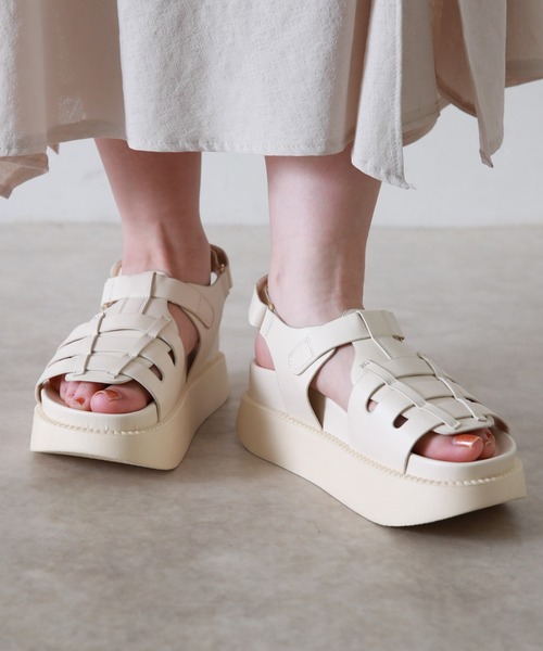 Cheek（チーク）の「ボリュームソールグルカサンダル（サンダル・レディース・ブラック/アイボリー・SMALL/MEDIUM/LARGE）」の6枚目の写真