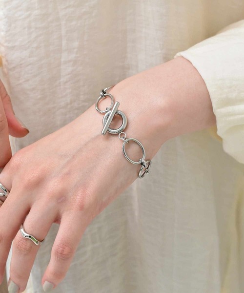 LHME（エルエイチエムイー）の「【WEB限定】”Gleam”オーバルチャンキーチェーンブレスレット/サージカルステンレス（金属アレルギー対応）【LHME / エルエイチエムイー】（ブレスレット・レディース・シルバー/ゴールド・ONE SIZE）」の8枚目の写真