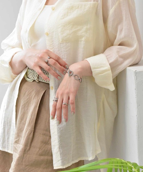 LHME（エルエイチエムイー）の「【WEB限定】”Gleam”オーバルチャンキーチェーンブレスレット/サージカルステンレス（金属アレルギー対応）【LHME / エルエイチエムイー】（ブレスレット・レディース・シルバー/ゴールド・ONE SIZE）」の10枚目の写真