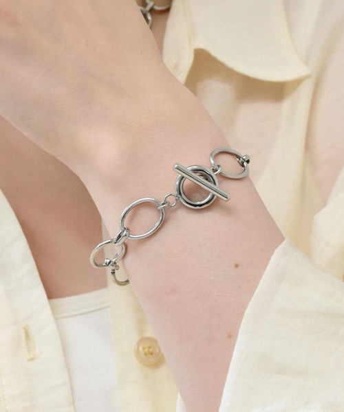 LHME（エルエイチエムイー）の「【WEB限定】”Gleam”オーバルチャンキーチェーンブレスレット/サージカルステンレス（金属アレルギー対応）【LHME / エルエイチエムイー】（ブレスレット・レディース・シルバー/ゴールド・ONE SIZE）」の9枚目の写真